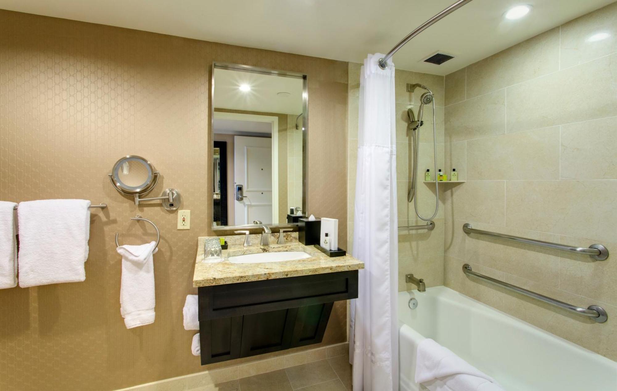 Classic Queen Room with Two Queen Beds and Accessible Tub - Mobility Access,1275727627:JPEG